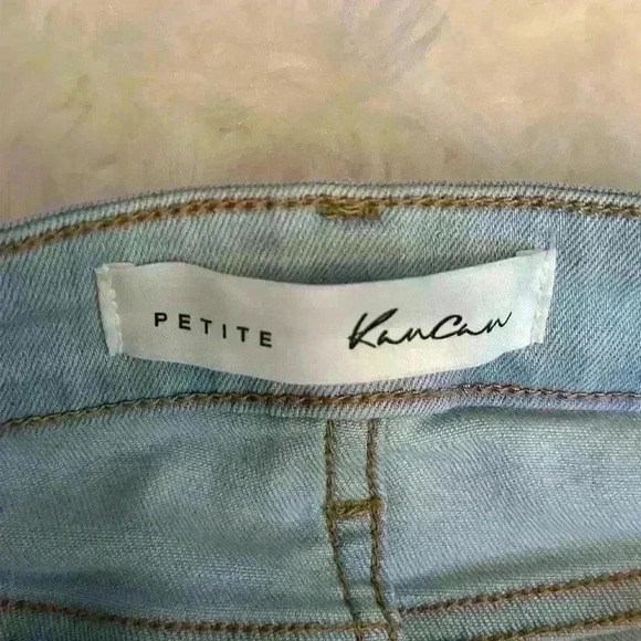 Kancan Mid-Rise Petite Flare Lightwash Lightly Distressed Button-Fly Petite Sz 5 - Picture 8 of 13